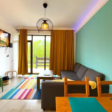 Apartment Cozy Riverfront With Garden And Mountain View